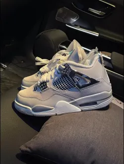 Air Jordan 4 Retro Frozen Moments (Women's) AQ9129-001 review Keira 01