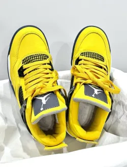 Air Jordan 4 Retro Lightning (2021)  CT8527-700  review Reagan 01