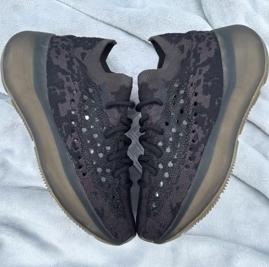 Adidas Yeezy Boost 380 Onyx FZ1270 review Elise 01