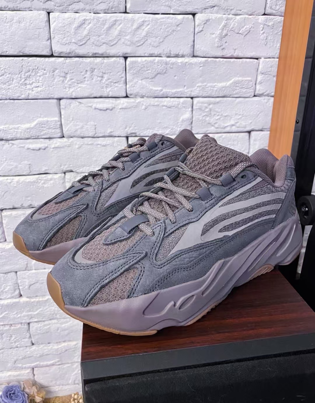 Adidas Yeezy Boost 700 V2 Mauve GZ0724 review Kia