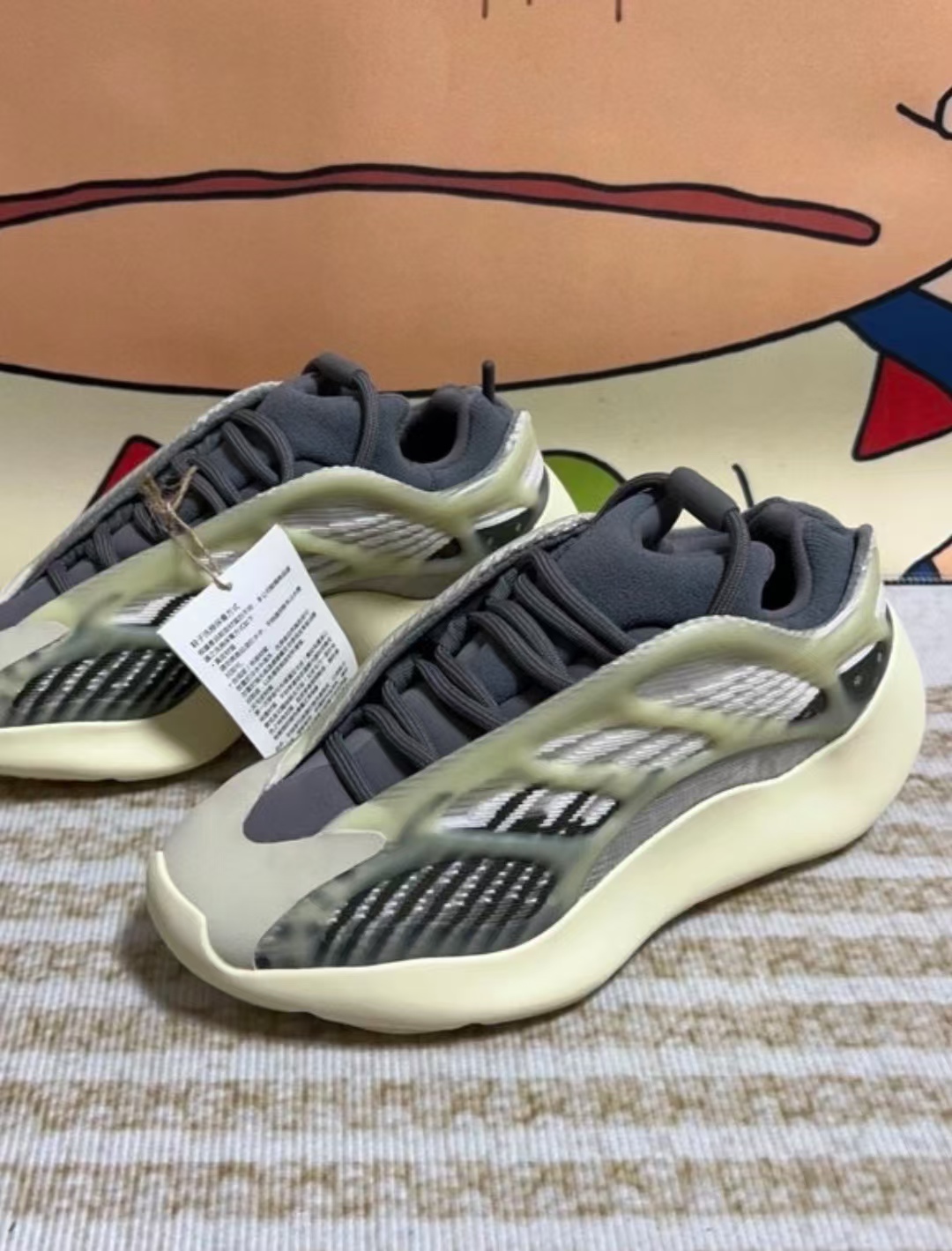 Adidas Yeezy 700 V3 Fade Salt ID1674 review Akello 01