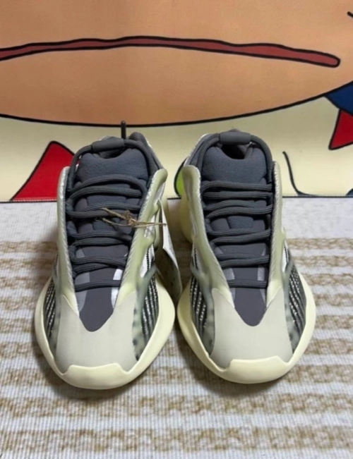 Adidas Yeezy 700 V3 Fade Salt ID1674 review 