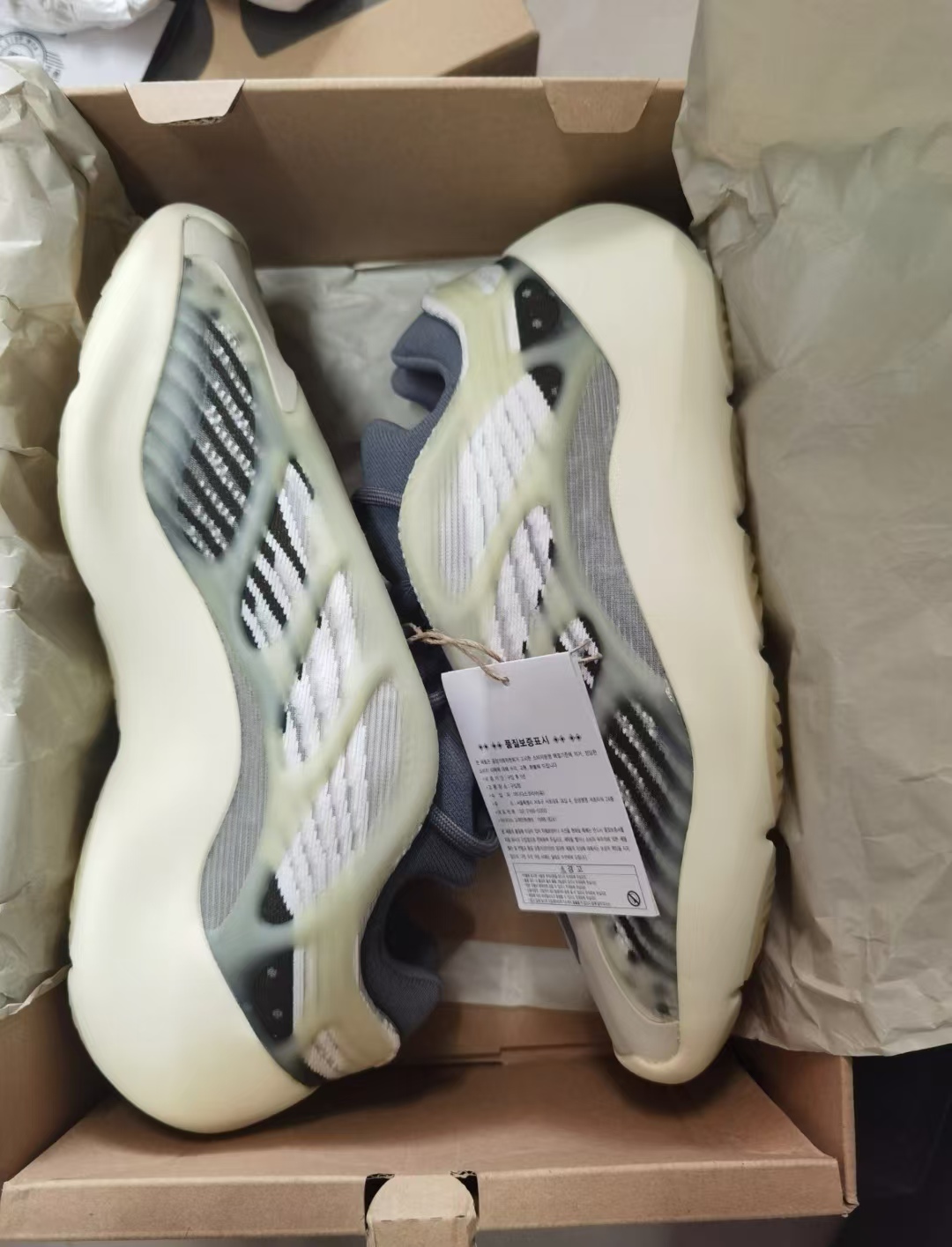 Adidas Yeezy 700 V3 Fade Salt ID1674 review Bandele 00