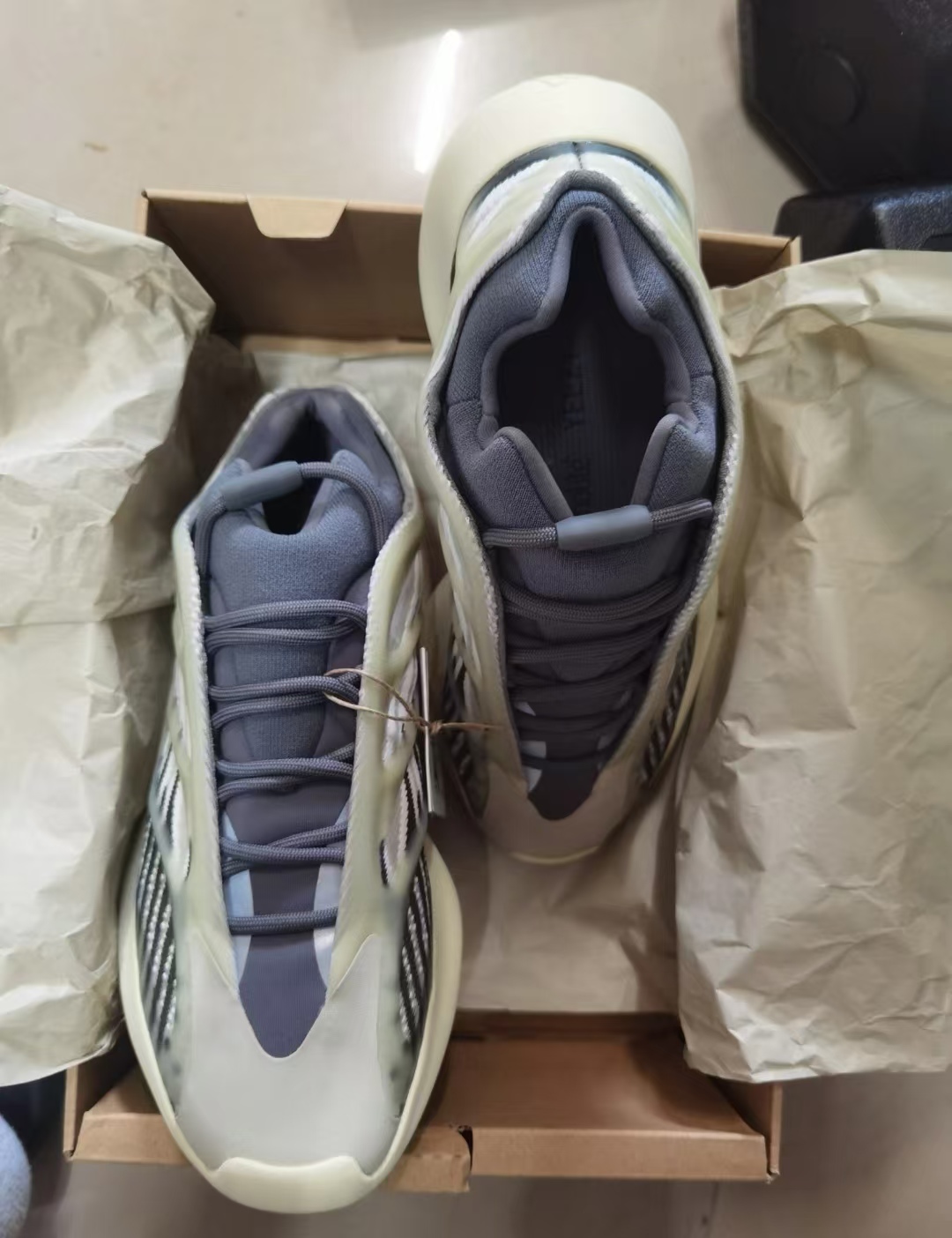 Adidas Yeezy 700 V3 Fade Salt ID1674 review Bandele 01