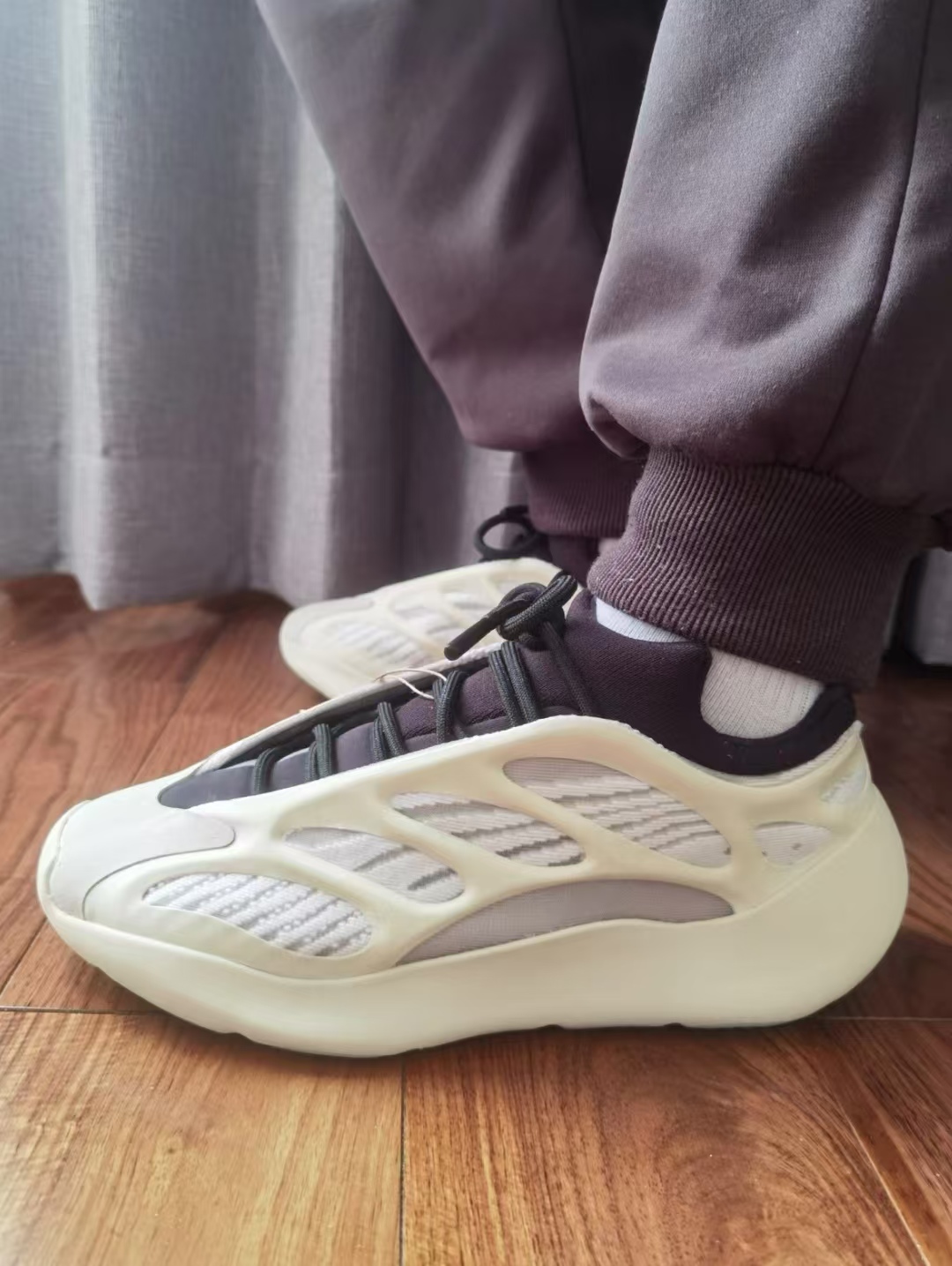 Adidas Yeezy 700 V3 Azael (2019/2022/2023) FW4980 review Djimon