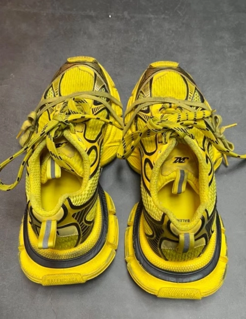 Balenciaga Black Yellow 734733 W3XL2 7010 review 