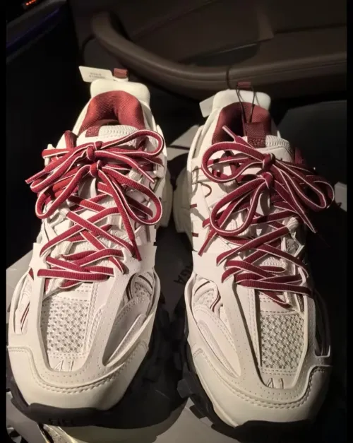 Balenciaga Tess S. White Claret Red  542436 W1JH 1915 review 