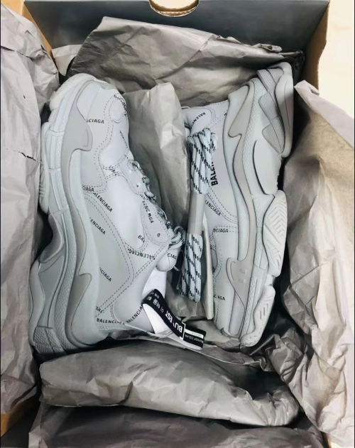 Balenciaga Triple S Grey Black 536737 W2FA1 1210  review 