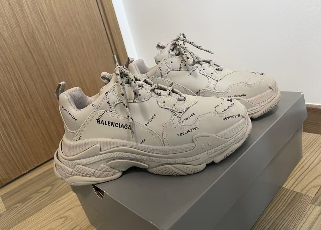 Balenciaga Triple S Grey Black 536737 W2FA1 1210  review Giuliana