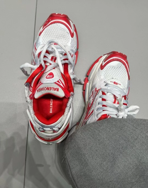 Balenciaga Runner Blue White Red 677402 W3RB2 9060 review 