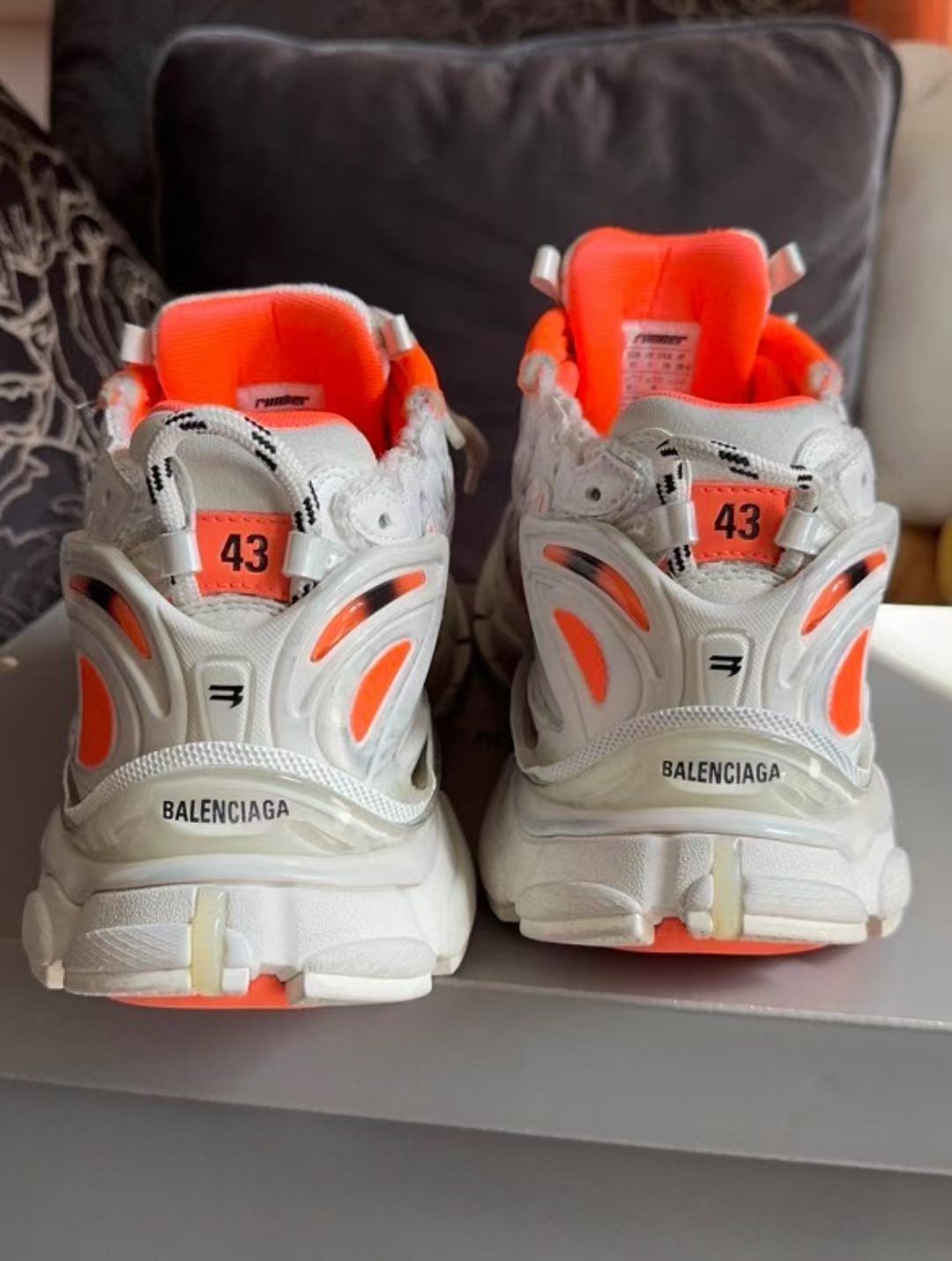 Balenciaga Runner White Orange 677402 W1RB2 2115 review Aryan 01