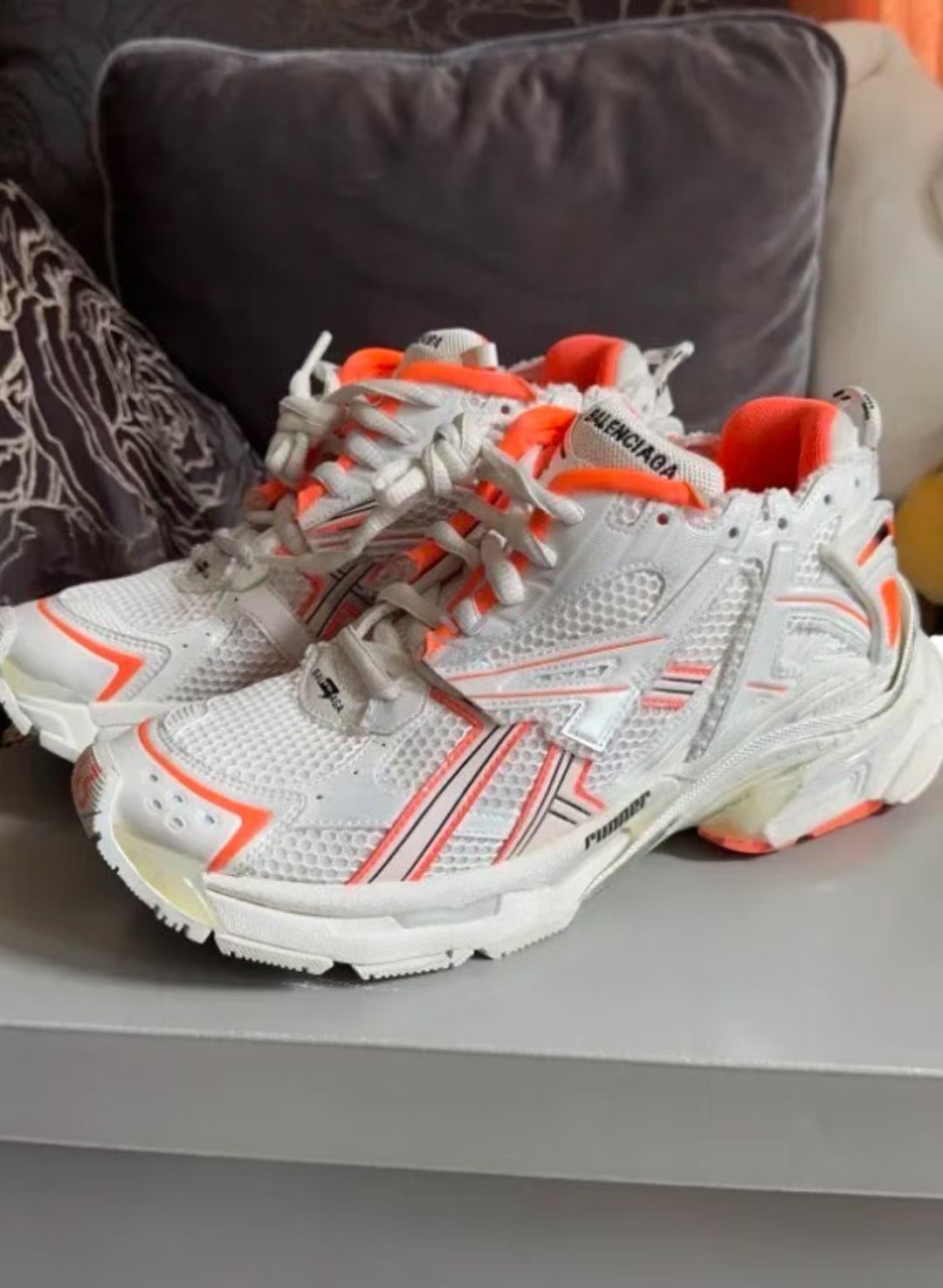 Balenciaga Runner White Orange 677402 W1RB2 2115 review Aryan 02