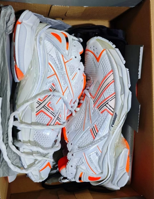 Balenciaga Runner White Orange 677402 W1RB2 2115 review 