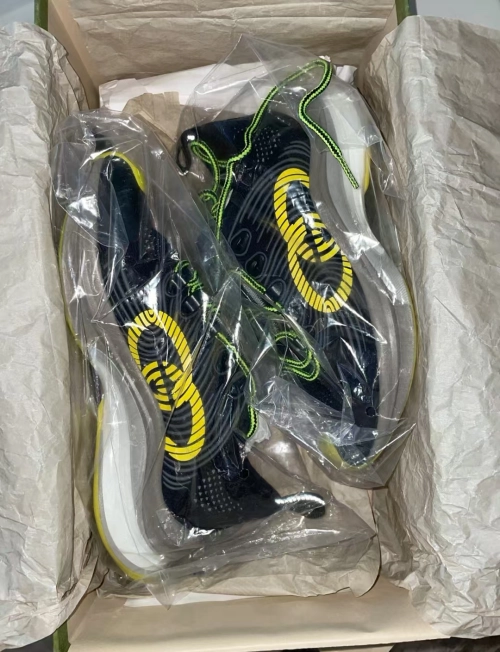 Gucci Run Sneakers Black Yellow 680939-USM10-8480 review 