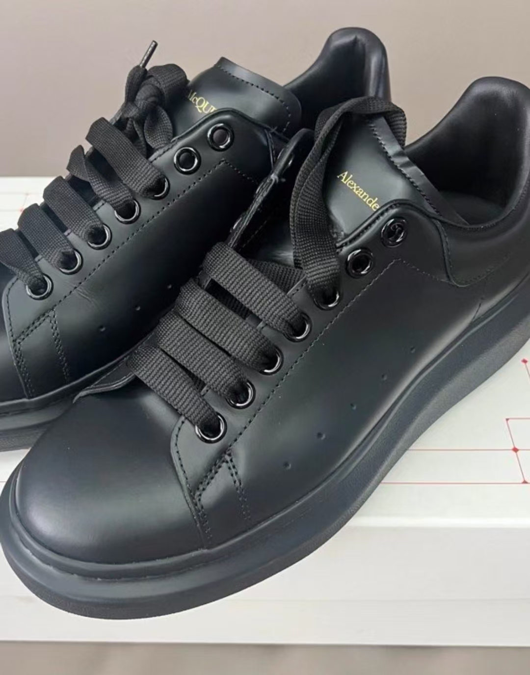Alexander McQueen Sneaker Black review Eden 00