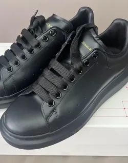 Alexander McQueen Sneaker Black review Eden 01