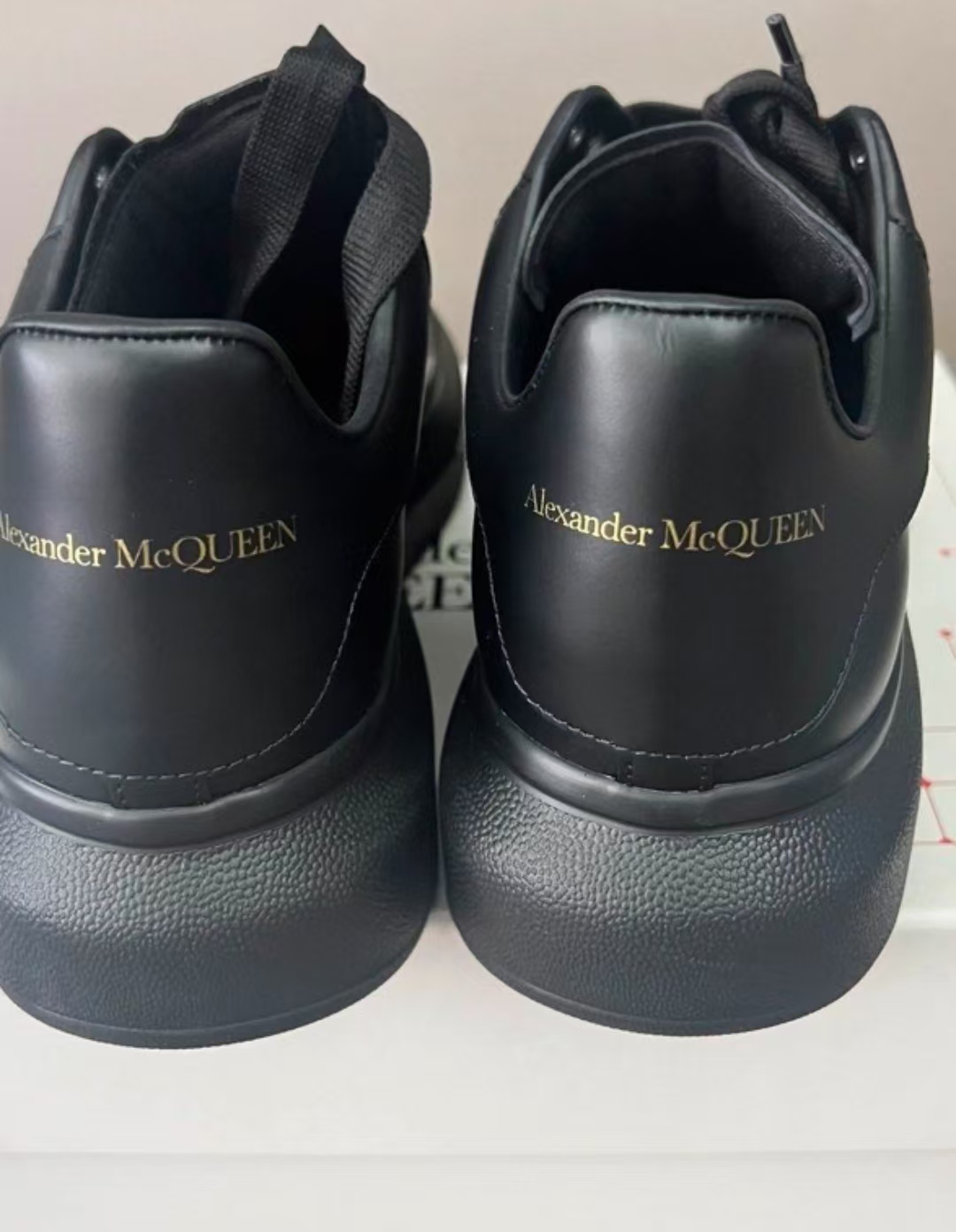 Alexander McQueen Sneaker Black review Eden 01