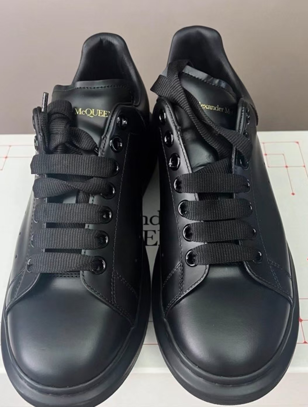 Alexander McQueen Sneaker Black review Eden 02