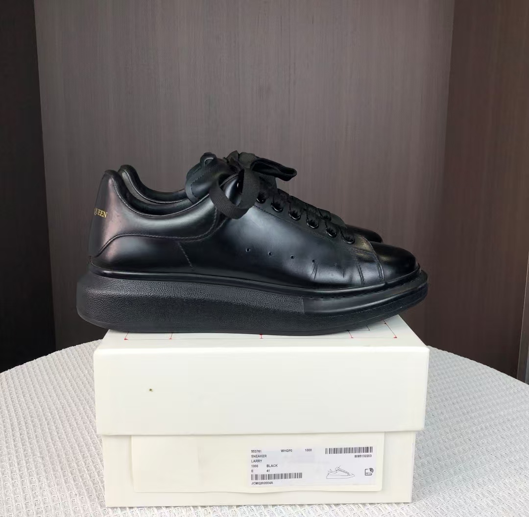 Alexander McQueen Sneaker Black review Milo 01