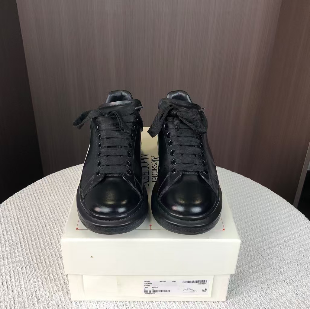 Alexander McQueen Sneaker Black review Milo 00