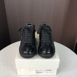 Alexander McQueen Sneaker Black review Milo 01