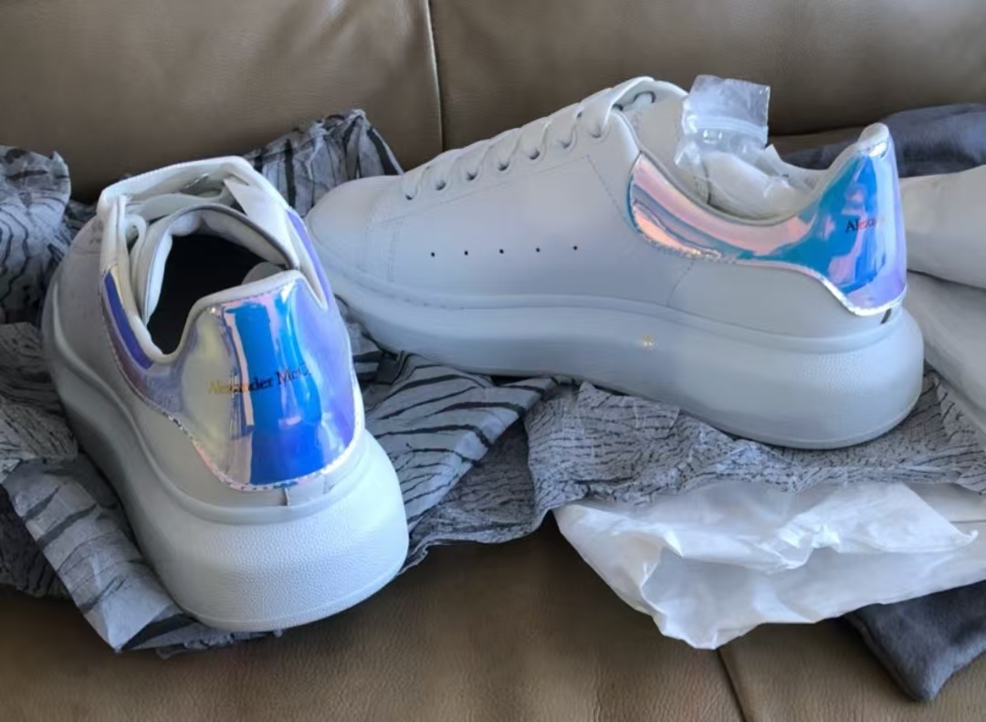 Alexander McQueen Oversized Sneaker ' Iridescent White' 561580WHVI59375 review Lucia 01
