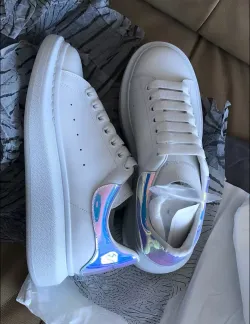 Alexander McQueen Oversized Sneaker ' Iridescent White' 561580WHVI59375 review Lucia 01
