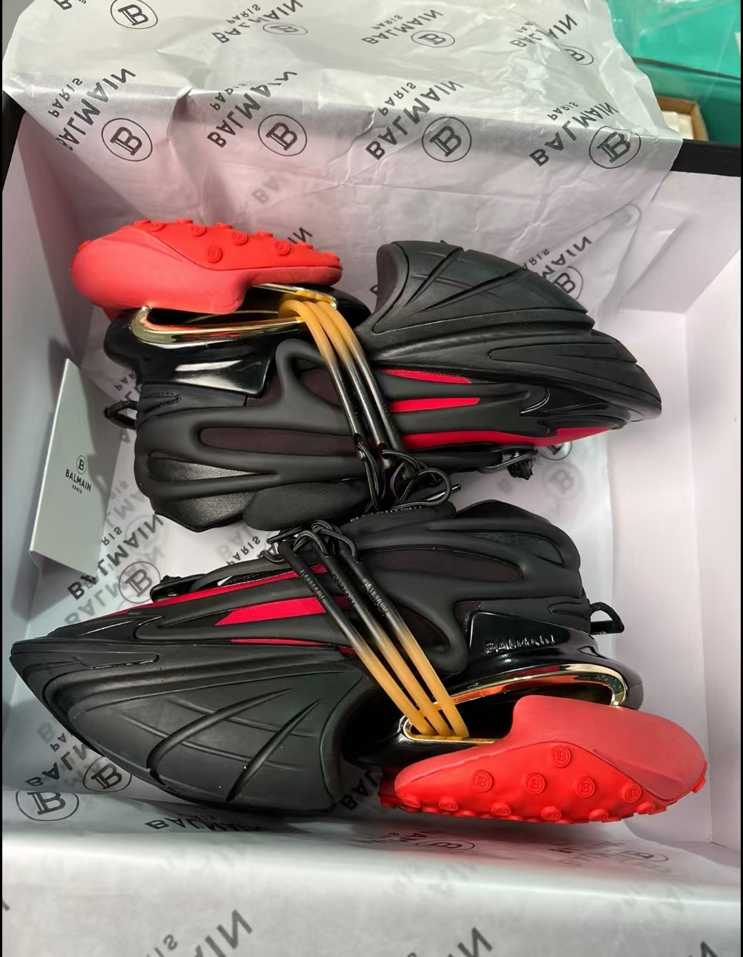  BALMAIN Multikolor Buty sportowe Black Red  YM1VJ309 review Elliot