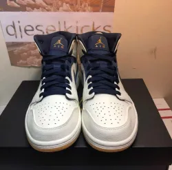 Air Jordan 1 Retro Mid Jeter AH6342-104 review Gracie 02