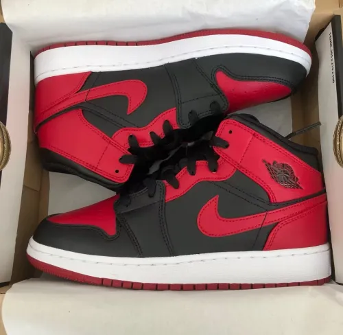 Air Jordan 1 Mid Banned (2020) 554724-074 review 