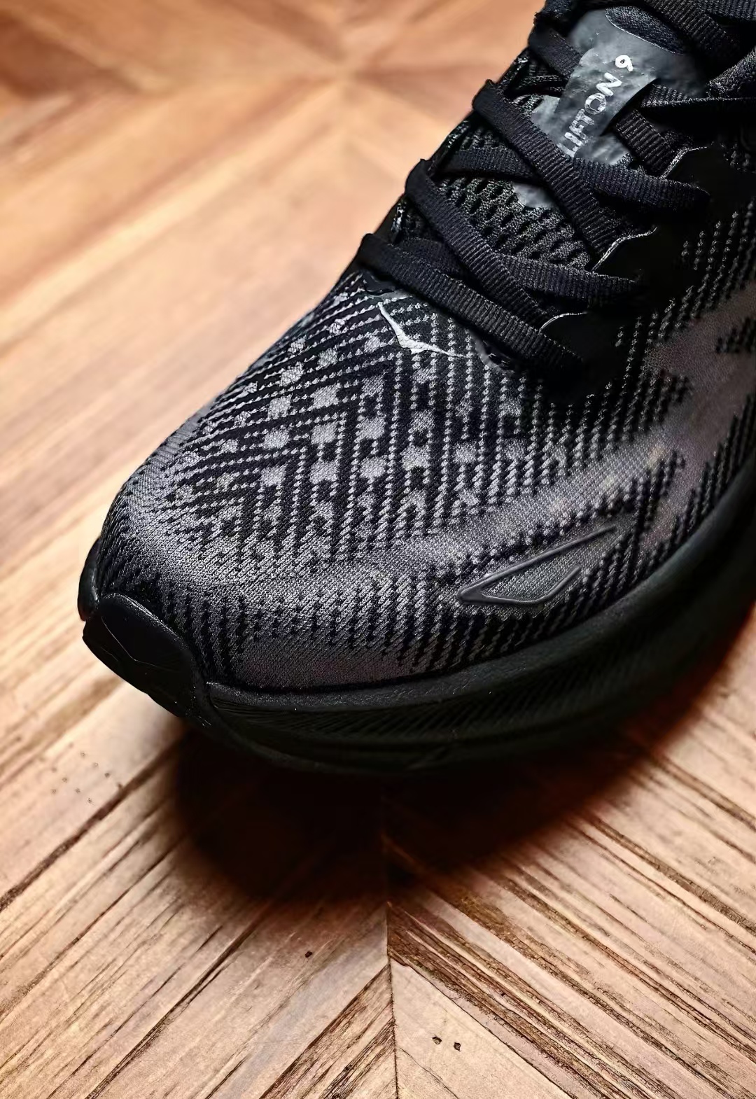 Hoka One One Clifton 9 Triple Black  1127895-BBLC review Flora 01