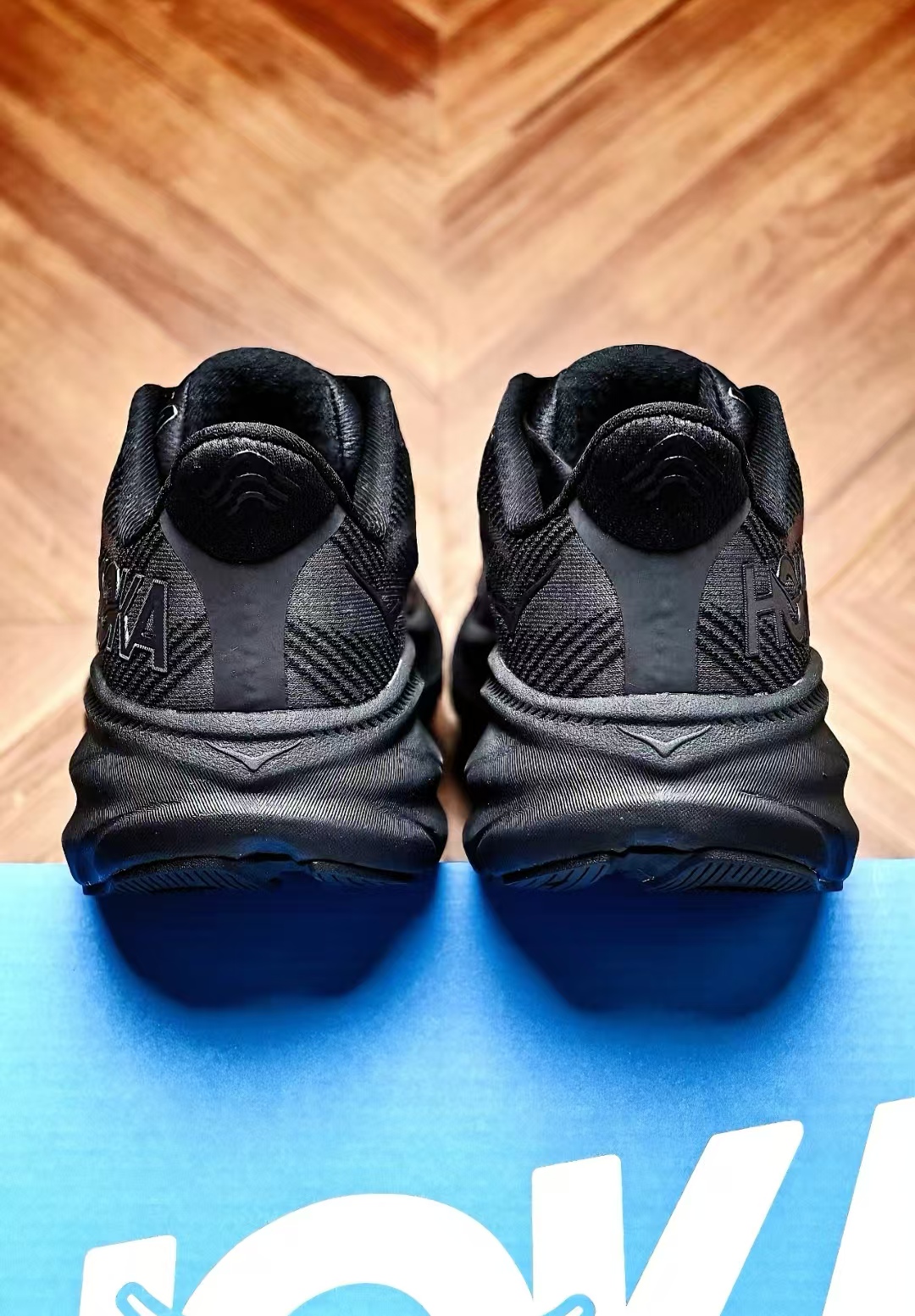 Hoka One One Clifton 9 Triple Black  1127895-BBLC review Flora 02