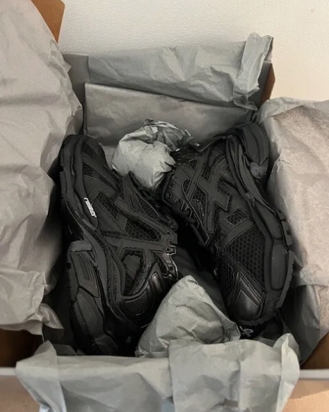 Balenciaga Runner Black 677403W3RB11000 review Sidney