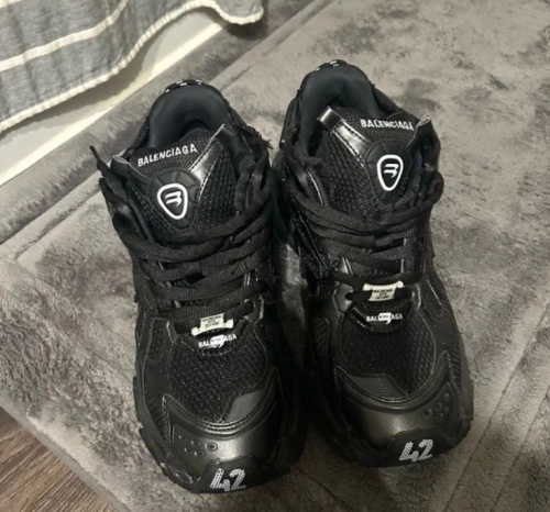 Balenciaga Runner Black 677403W3RB11000 review 