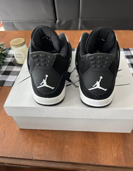 Air Jordan 4 Retro “White Thunder” FQ8138-001 review Randolf 01