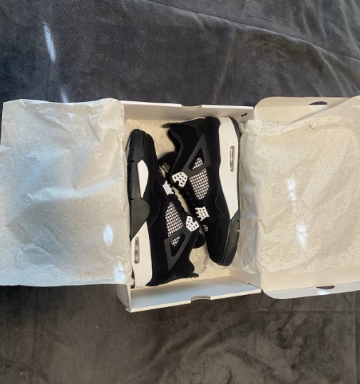 Air Jordan 4 Retro “White Thunder” FQ8138-001 review Quentin 00