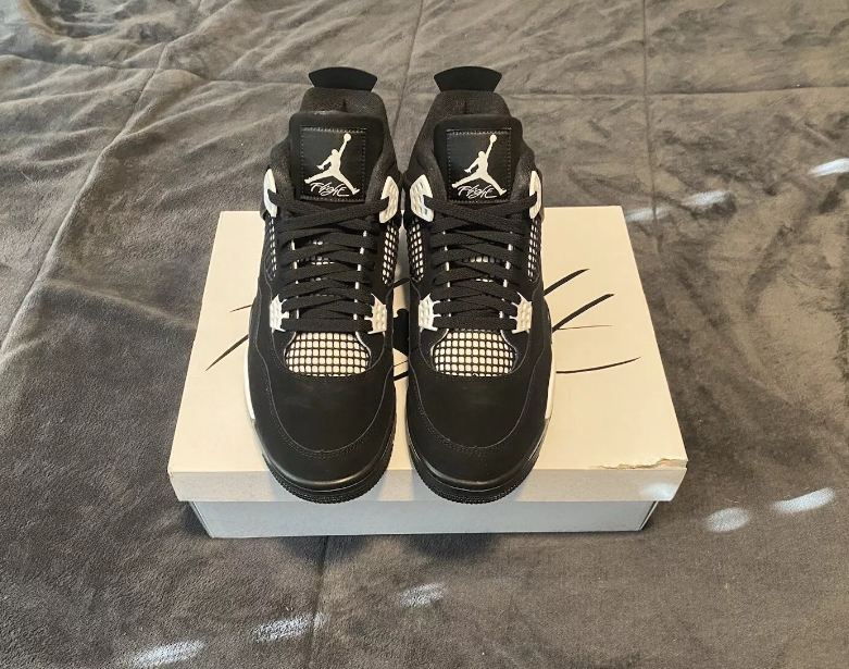 Air Jordan 4 Retro “White Thunder” FQ8138-001 review Quentin 01