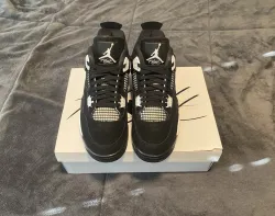 Air Jordan 4 Retro “White Thunder” FQ8138-001 review Quentin 02
