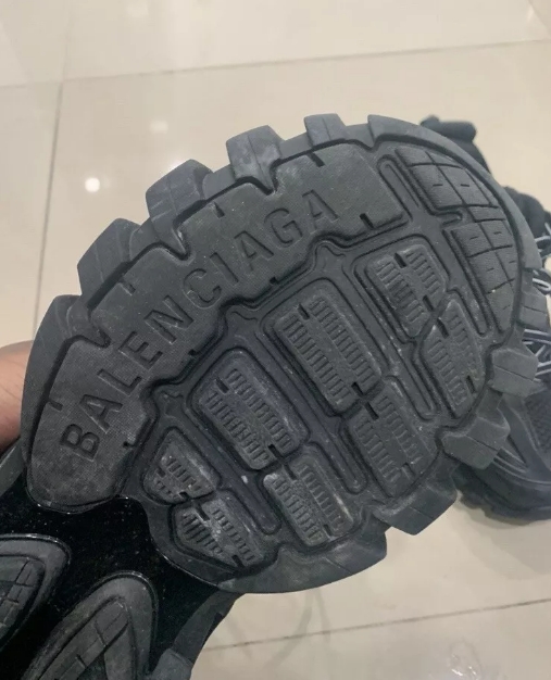 Balenciaga Track Black 542023 W1GB1 1000 (Without LED) review Nick 02