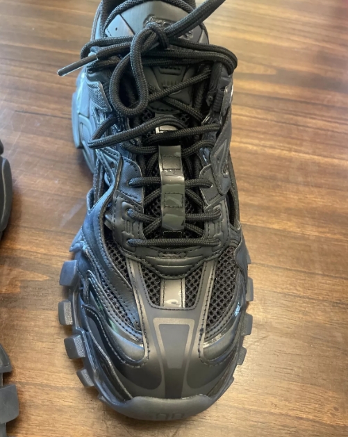 Balenciaga Track 2 Sneaker Black 570391 W2GN1 1000 review Reginald 02