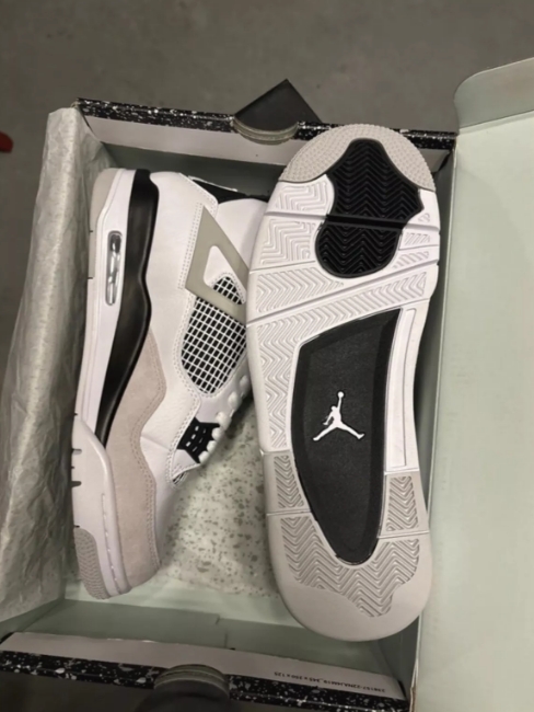 Air Jordan 4 Retro Military Black DH6927-111  review Godfrey 01