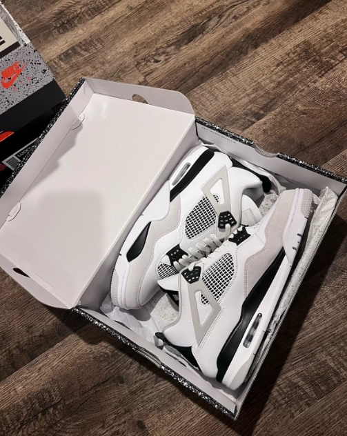 Air Jordan 4 Retro Military Black DH6927-111  review Rene 01