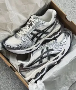 ASICS Gel-Kayano 14 Cream Black Metallic Plum 1201A019-108 review Thomas 01