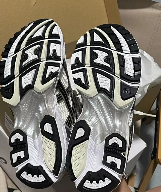 ASICS Gel-Kayano 14 Cream Black Metallic Plum 1201A019-108 review Thomas 02