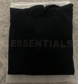  Fear Of God Essentials Pullover Hoodie Applique Logo Black review Dermot 01