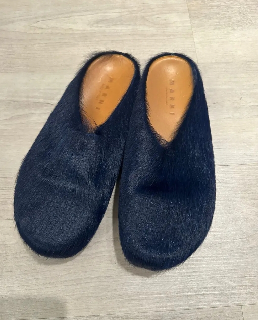 Marni Long-Hair Calfskin Fussbett Sabot Navy SBMR000600P412200B84 review Evelyn 00