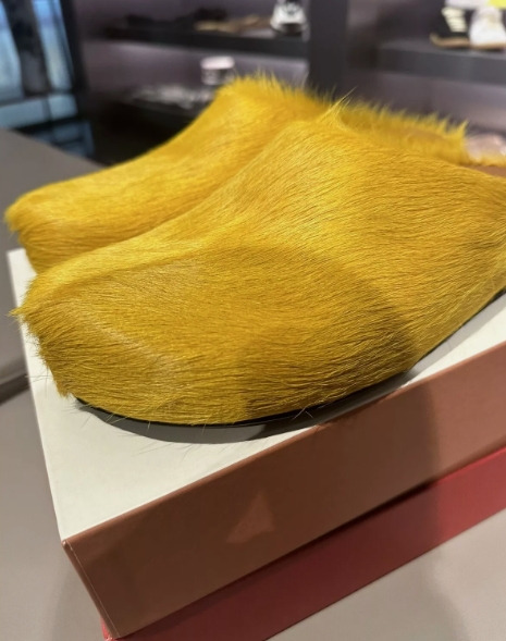 Marni Long-Hair Calfskin Fussbett Sabot Yellow SBMR000600P4122Z0565 review Jack 01