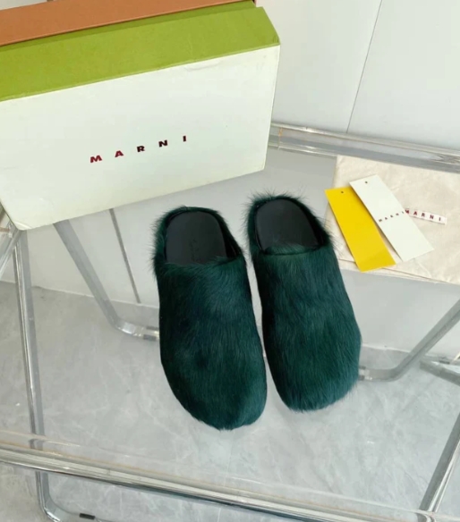 Marni Long-Hair Calfskin Fussbett Sabot Sea Green MR000600P412200V78 review Elizabeth 00