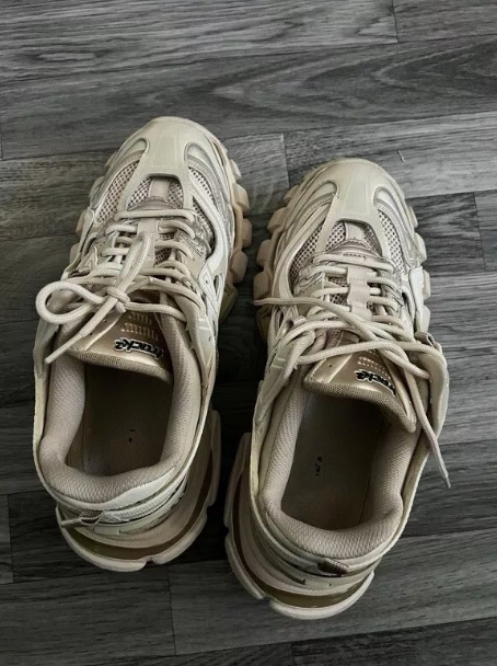Balenciaga Track 2 Sneaker Khaki 570391 W2GN1 9029 review Gabriel 02