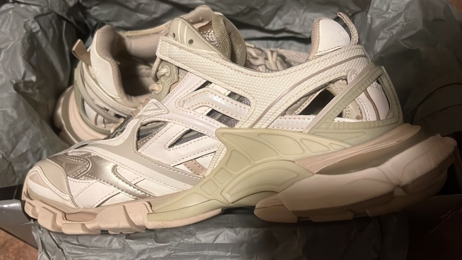 Balenciaga Track 2 Sneaker Khaki 570391 W2GN1 9029 review Carter 01